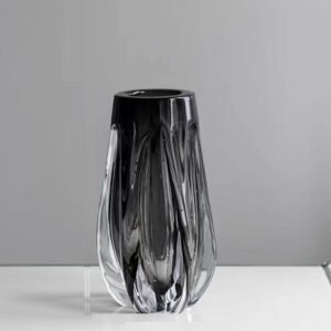 Medium sized crystal decorative flower jar, refined light luxury minimalist design, suitable for indoor focal displays, office spaces and assorted dried or fresh floral displays